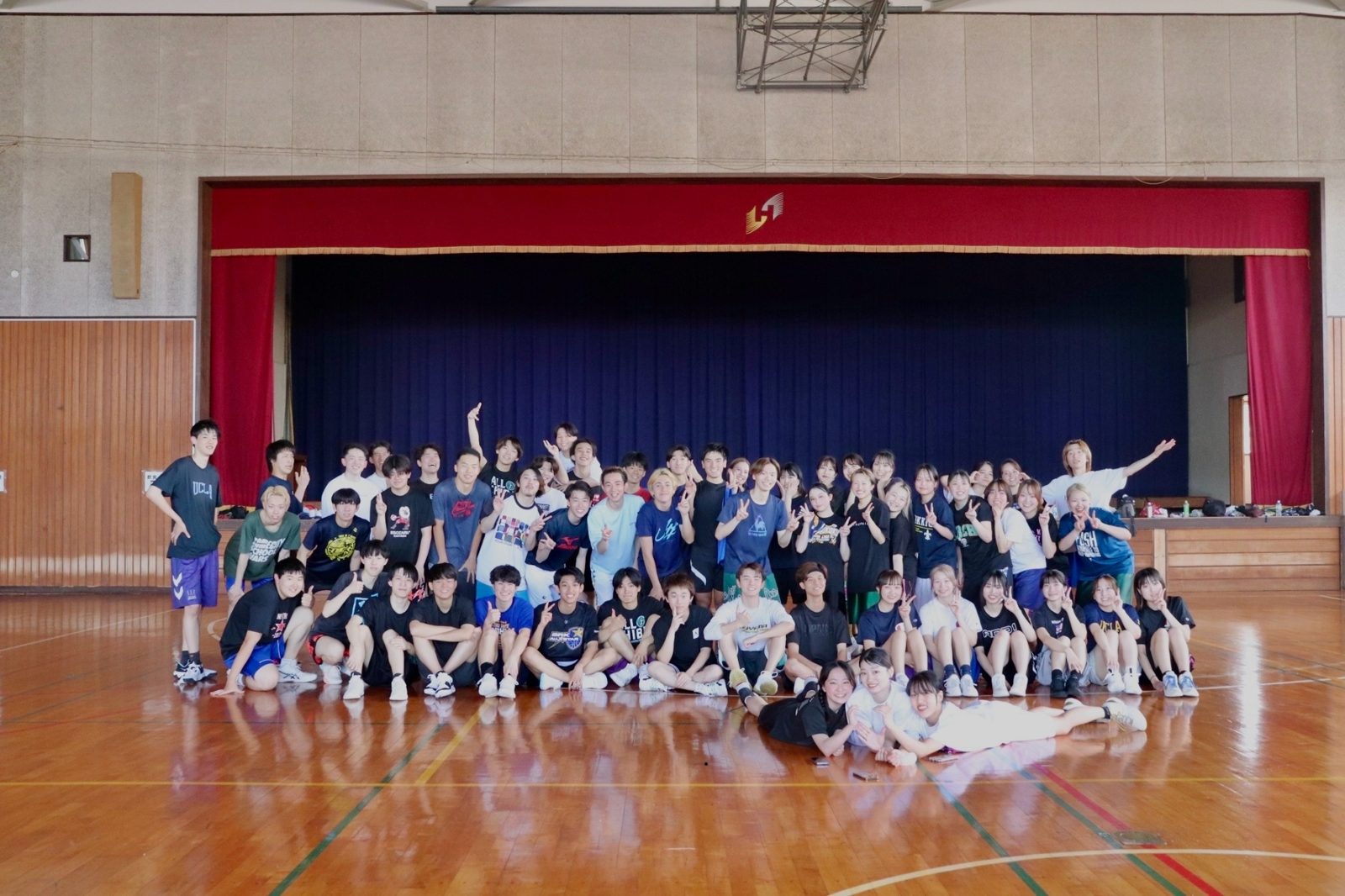 APES basketball circle group photo at Sophia University